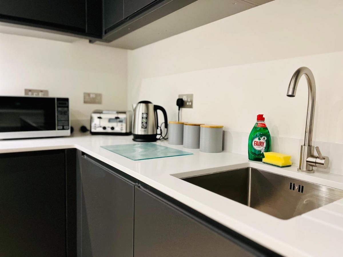Fabulous One Bedroom Apartment Near Old Trafford Stadium Manchester Bagian luar foto