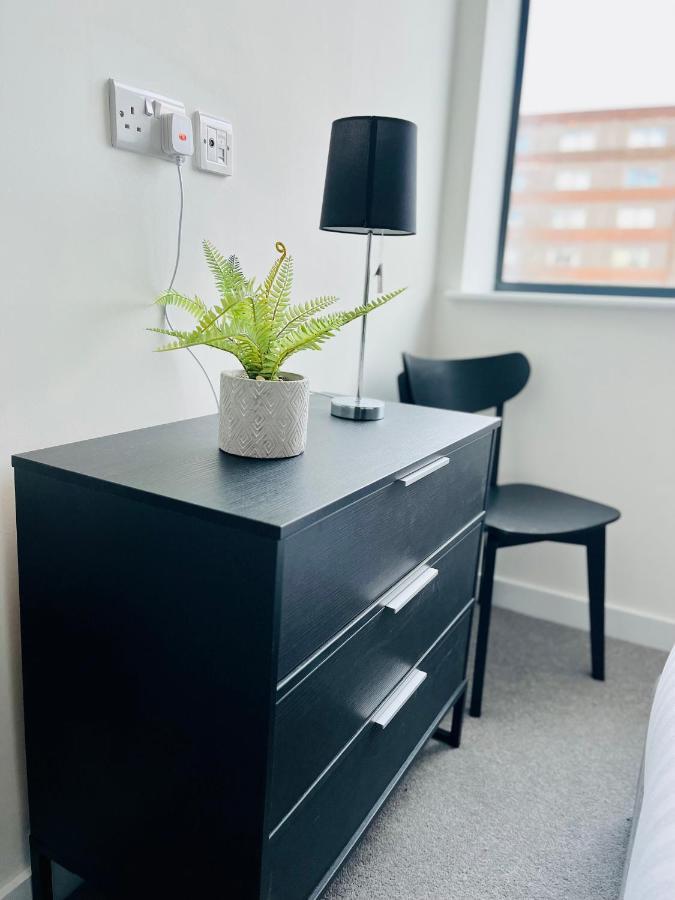 Fabulous One Bedroom Apartment Near Old Trafford Stadium Manchester Bagian luar foto