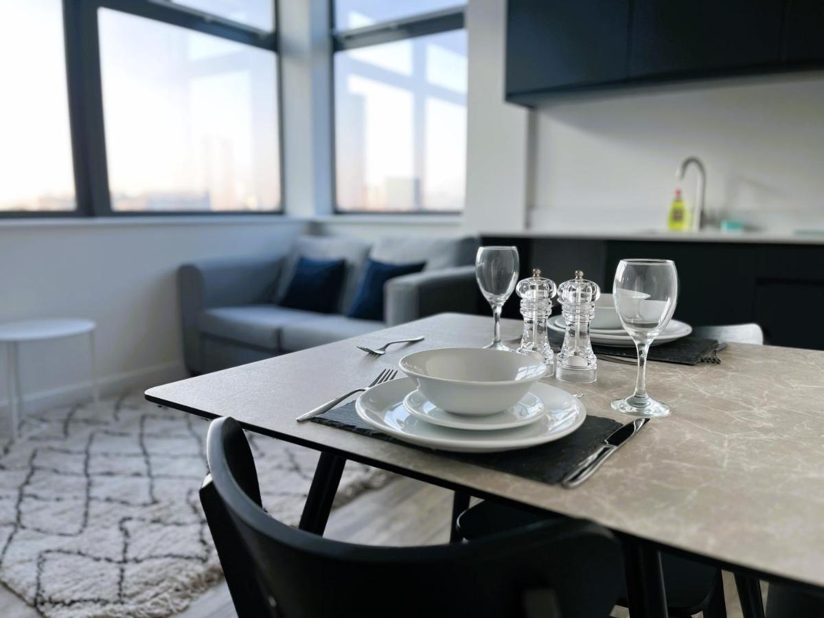 Fabulous One Bedroom Apartment Near Old Trafford Stadium Manchester Bagian luar foto