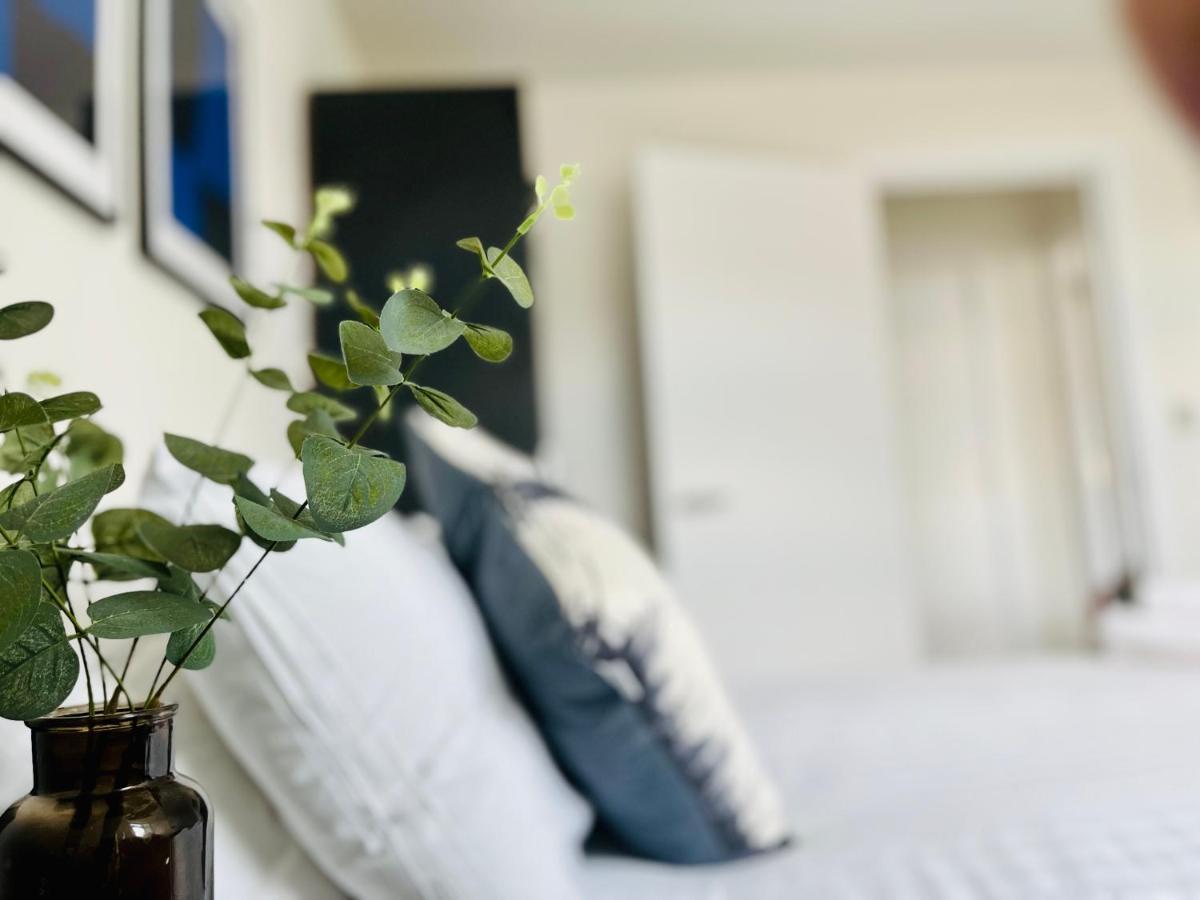 Fabulous One Bedroom Apartment Near Old Trafford Stadium Manchester Bagian luar foto