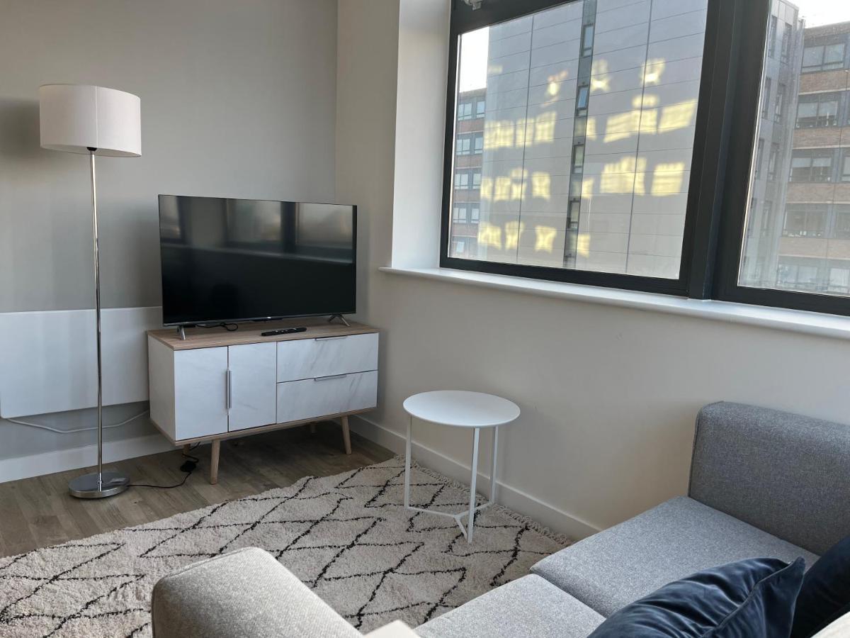 Fabulous One Bedroom Apartment Near Old Trafford Stadium Manchester Bagian luar foto