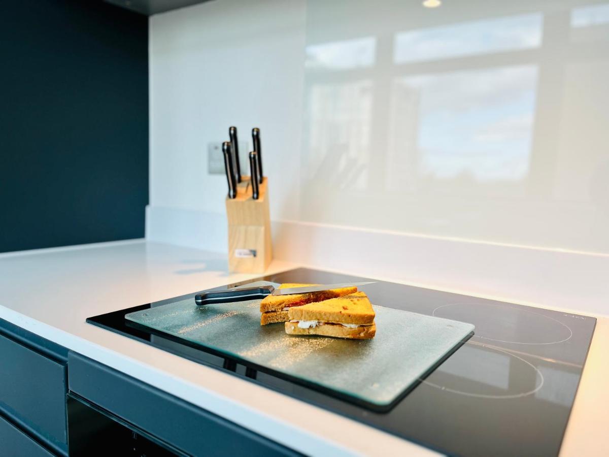 Fabulous One Bedroom Apartment Near Old Trafford Stadium Manchester Bagian luar foto