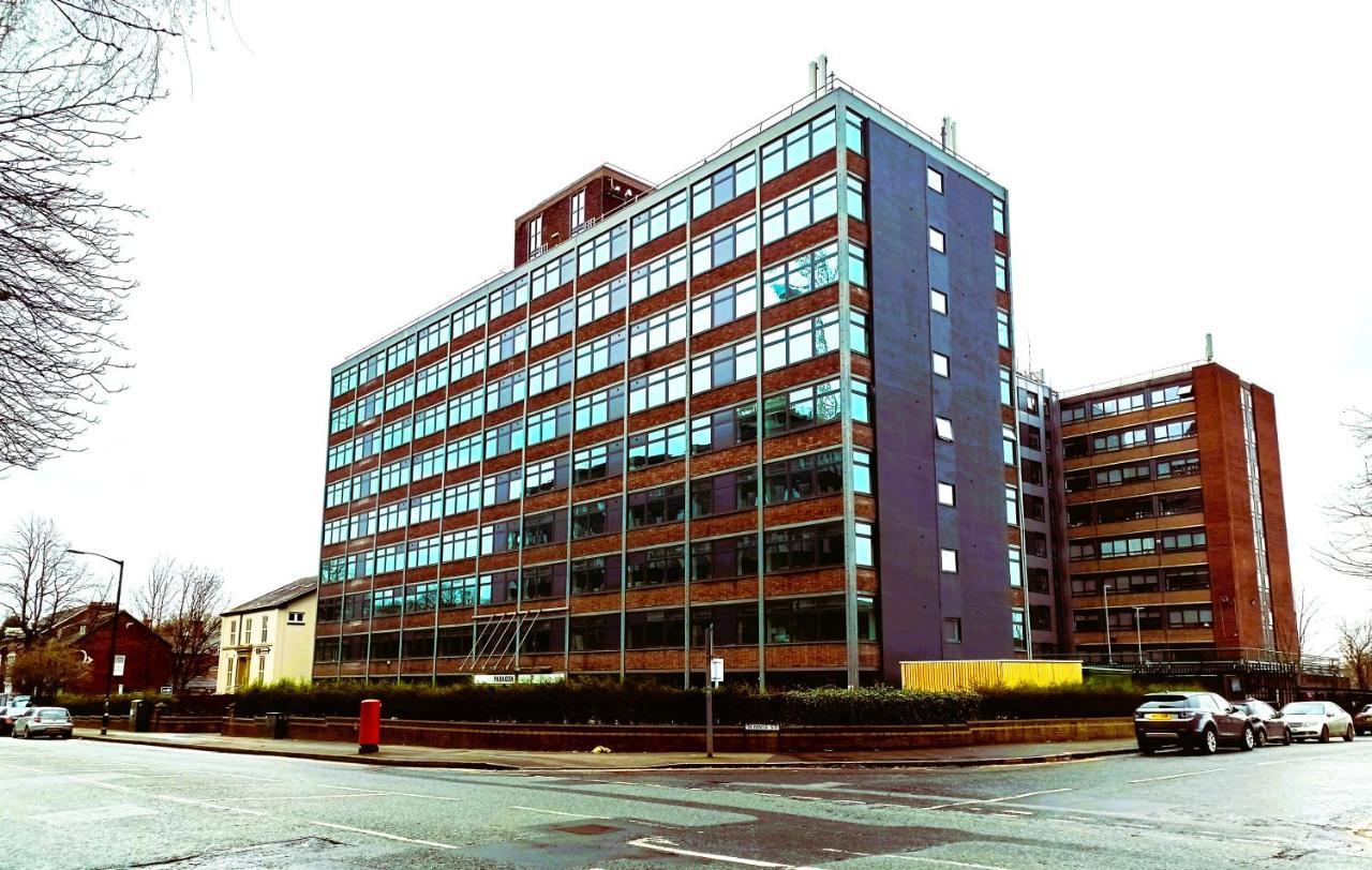Fabulous One Bedroom Apartment Near Old Trafford Stadium Manchester Bagian luar foto