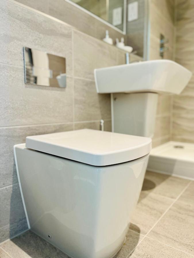 Fabulous One Bedroom Apartment Near Old Trafford Stadium Manchester Bagian luar foto