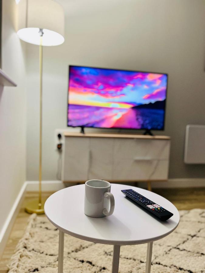 Fabulous One Bedroom Apartment Near Old Trafford Stadium Manchester Bagian luar foto